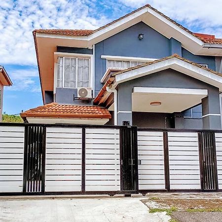 Tenang Retreat Holiday Home 3Bedroom 3Bath 2Parking Kajang Exterior photo