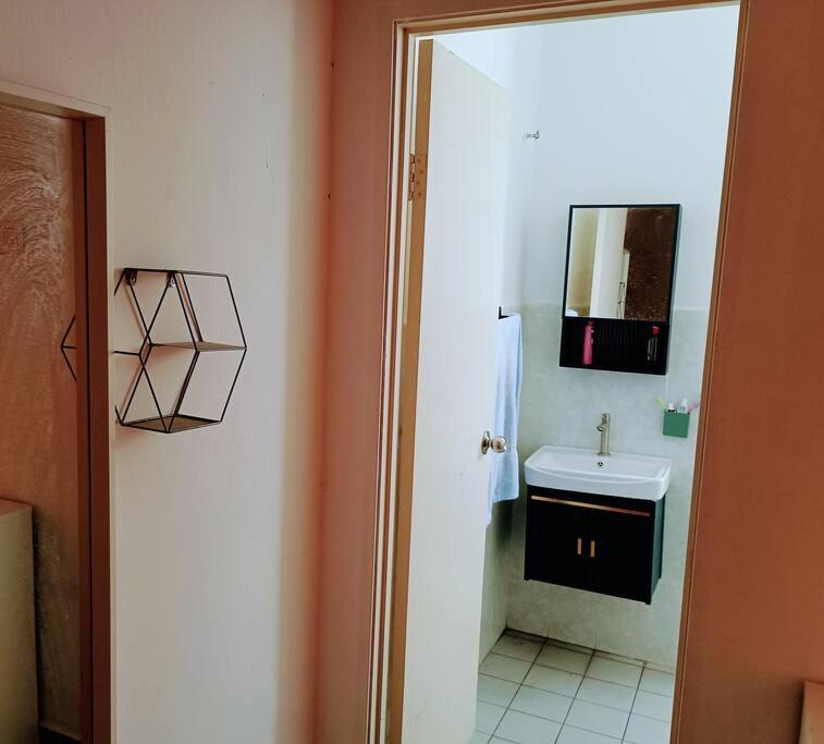Tenang Retreat Holiday Home 3Bedroom 3Bath 2Parking Kajang Exterior photo